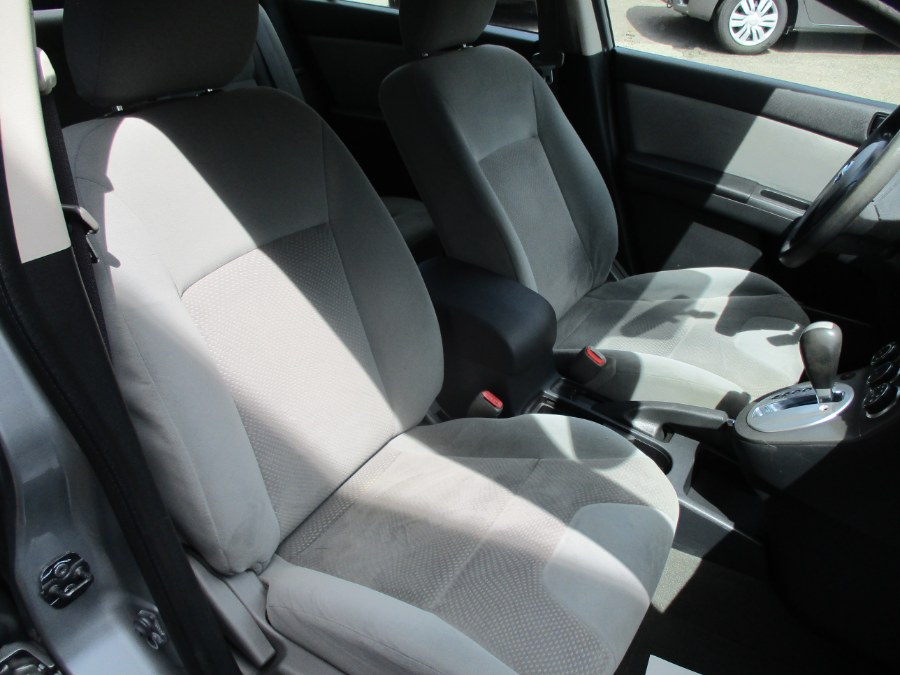 2010 Nissan Sentra 2.0 photo