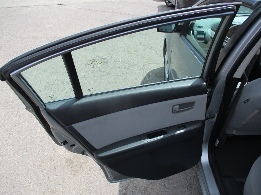 2010 Nissan Sentra 2.0 photo
