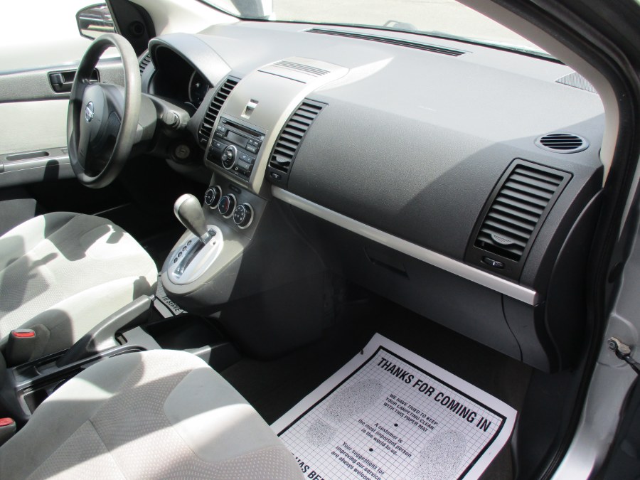 2010 Nissan Sentra 2.0 photo
