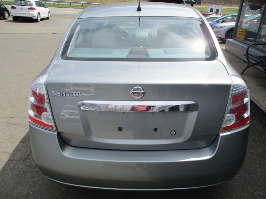 2010 Nissan Sentra 2.0 photo