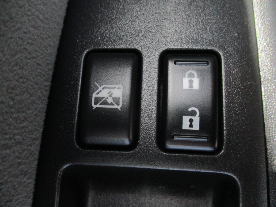 2010 Nissan Sentra 2.0 photo