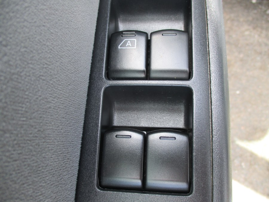 2010 Nissan Sentra 2.0 photo