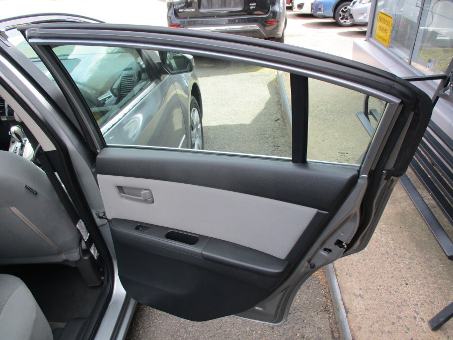 2010 Nissan Sentra 2.0 photo