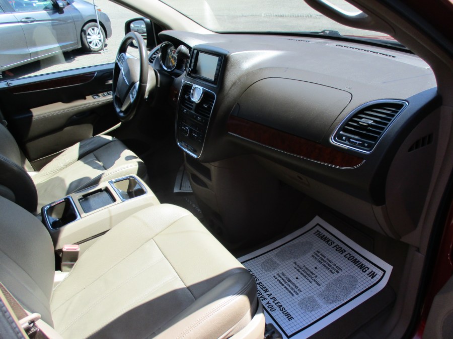 2013 Chrysler Town & Country Touring photo