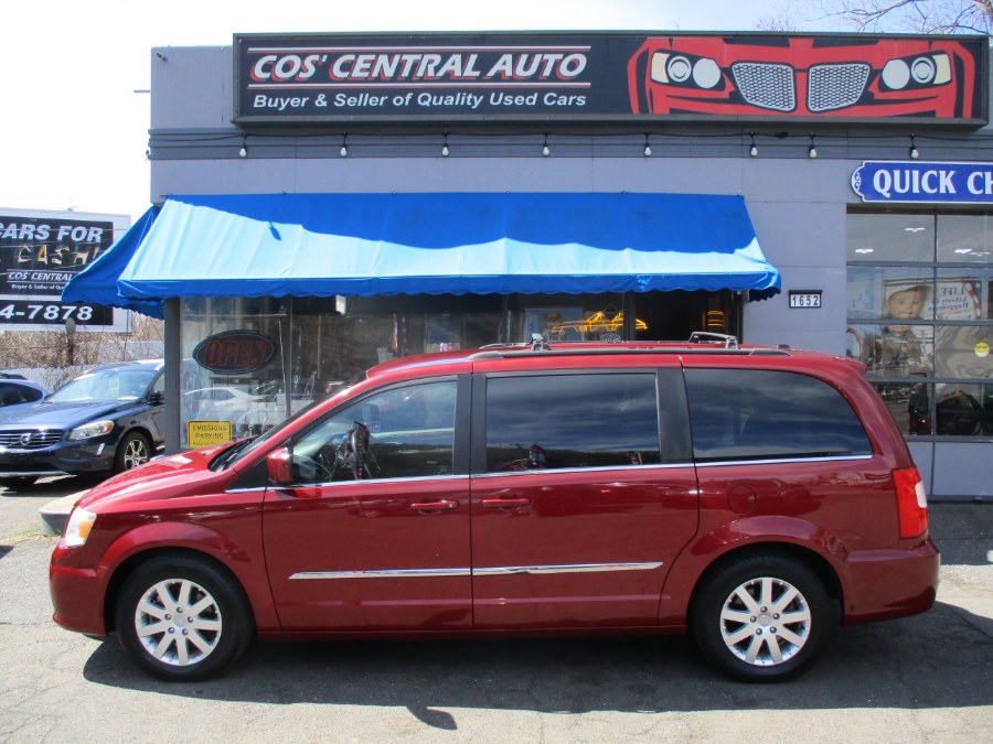 2013 Chrysler Town & Country Touring photo