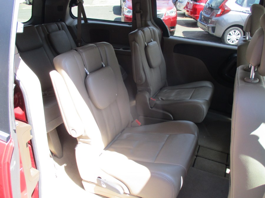 2013 Chrysler Town & Country Touring photo