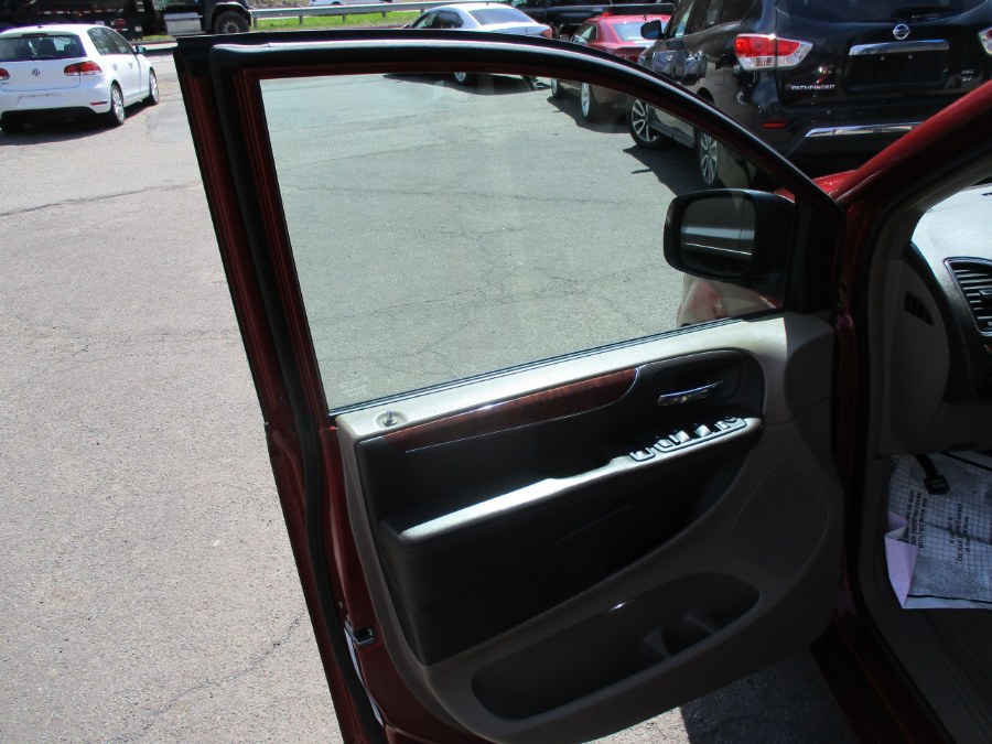 2013 Chrysler Town & Country Touring photo
