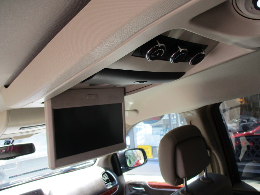 2013 Chrysler Town & Country Touring photo