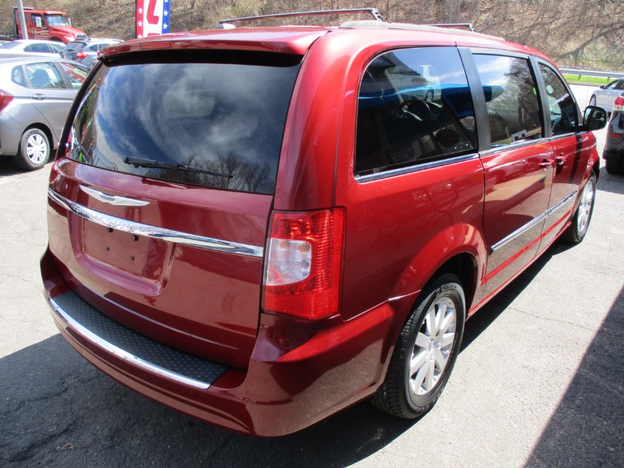 2013 Chrysler Town & Country Touring photo