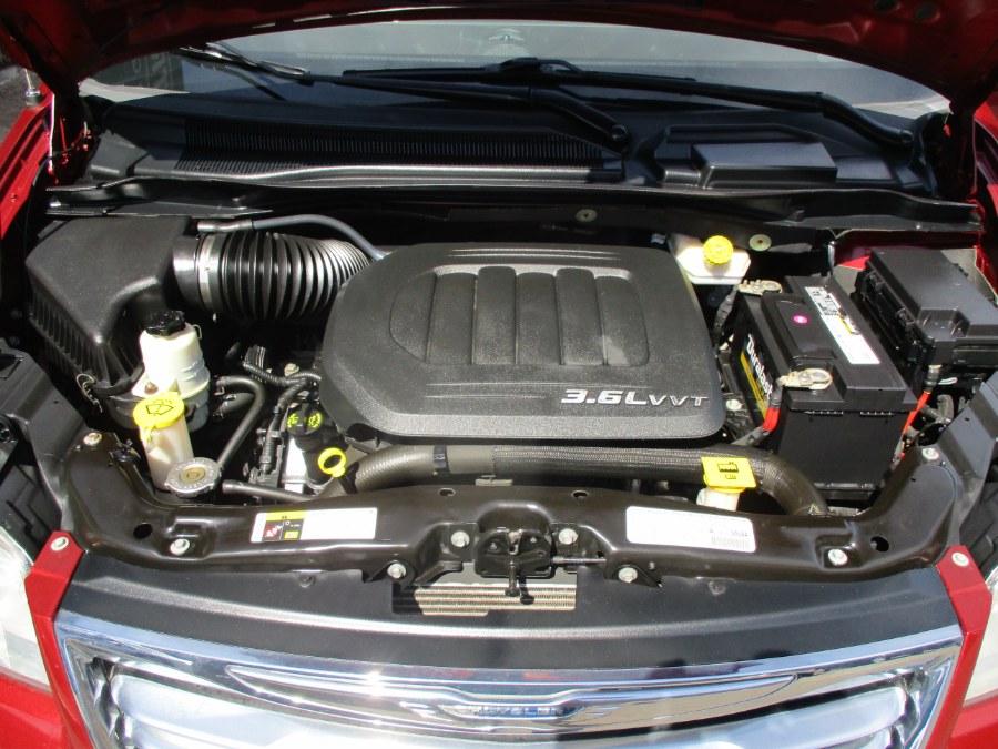 2013 Chrysler Town & Country Touring photo