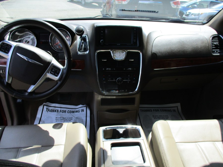 2013 Chrysler Town & Country Touring photo