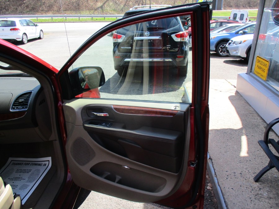 2013 Chrysler Town & Country Touring photo