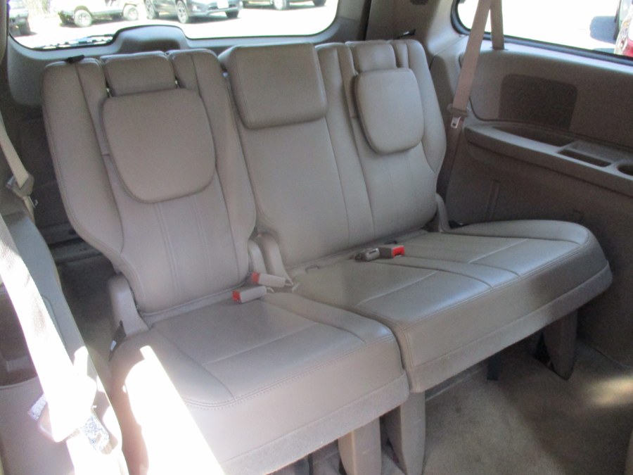 2013 Chrysler Town & Country Touring photo