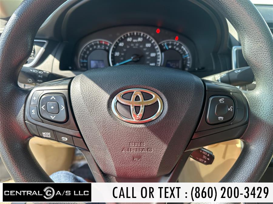 2015 Toyota Camry 4dr Sdn I4 Auto LE (Natl) photo
