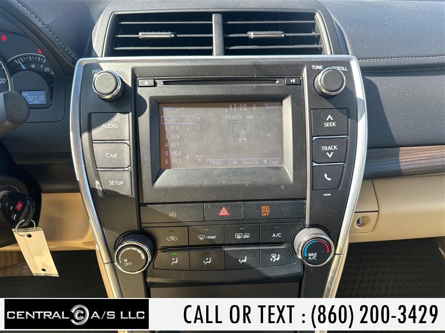 2015 Toyota Camry 4dr Sdn I4 Auto LE (Natl) photo