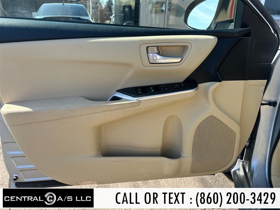 2015 Toyota Camry 4dr Sdn I4 Auto LE (Natl) photo