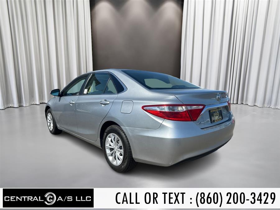 2015 Toyota Camry 4dr Sdn I4 Auto LE (Natl) photo