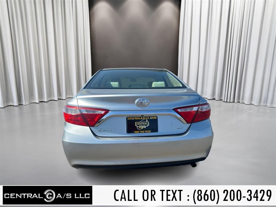 2015 Toyota Camry 4dr Sdn I4 Auto LE (Natl) photo
