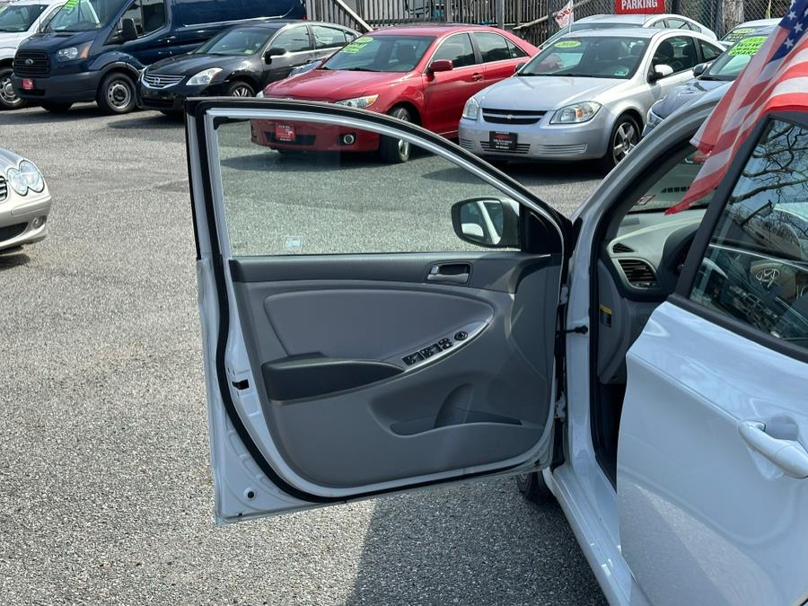 2017 Hyundai Accent Value Edition Sedan Auto photo
