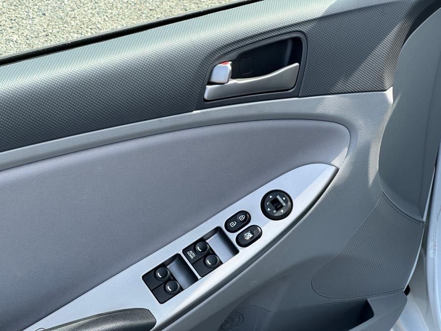 2017 Hyundai Accent Value Edition Sedan Auto photo