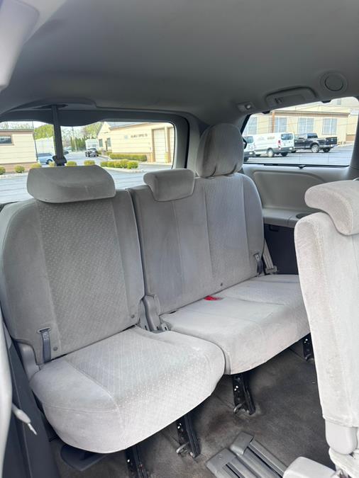 2018 Toyota Sienna LE FWD 8-Passenger (Natl) photo