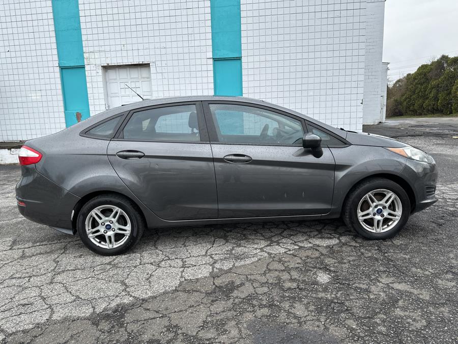 2017 Ford Fiesta SE Sedan photo
