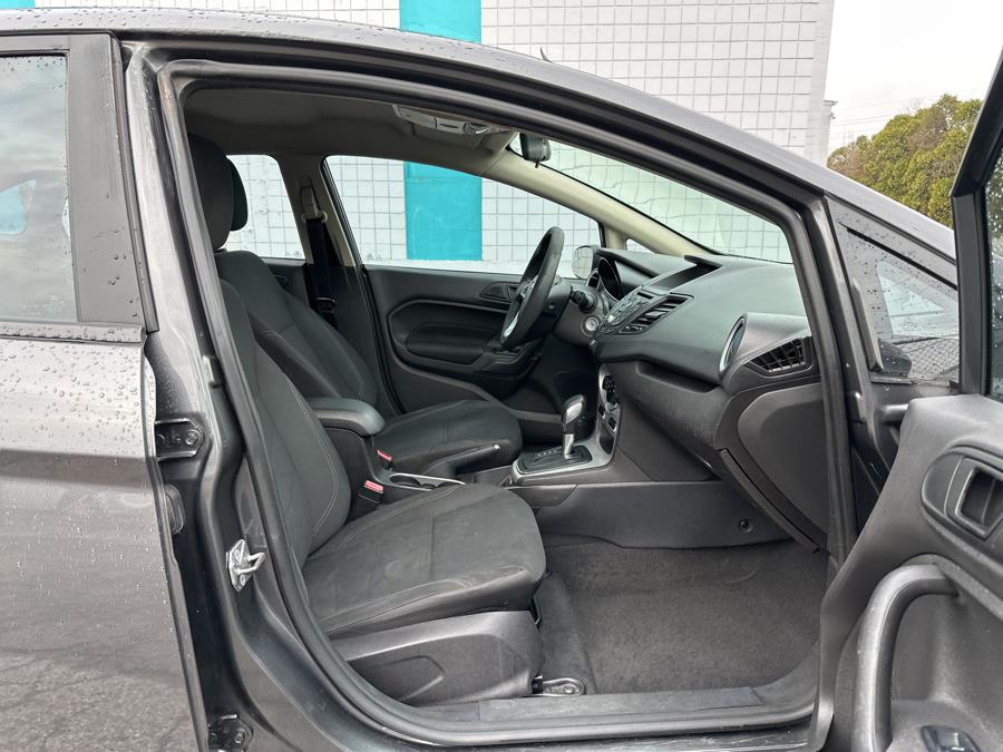 2017 Ford Fiesta SE Sedan photo