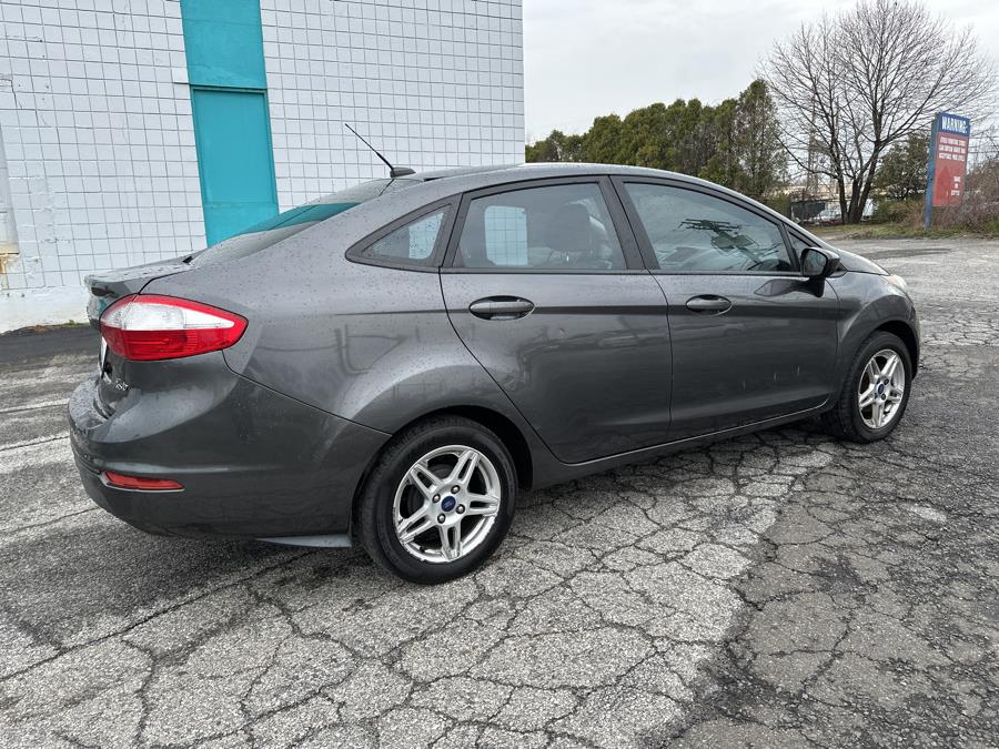2017 Ford Fiesta SE Sedan photo
