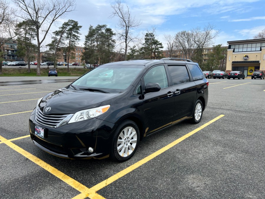 2015 Toyota Sienna 5dr 7-Pass Van XLE Premium AWD photo