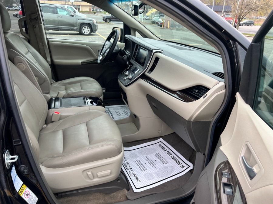2015 Toyota Sienna 5dr 7-Pass Van XLE Premium AWD photo