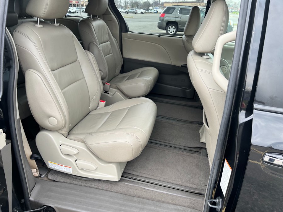 2015 Toyota Sienna 5dr 7-Pass Van XLE Premium AWD photo