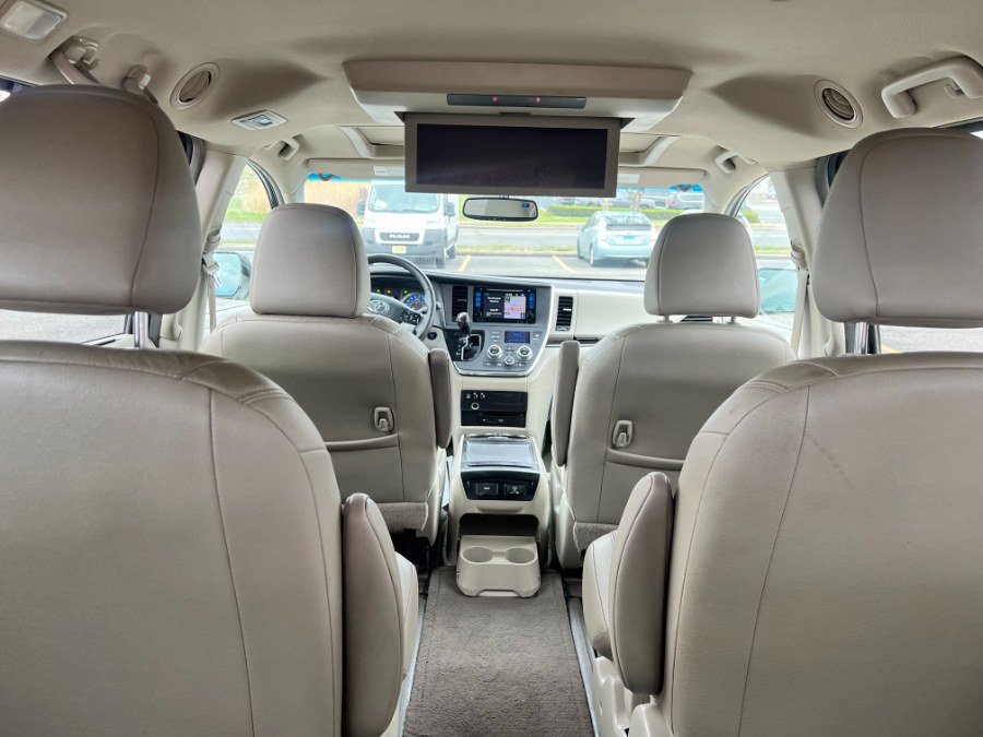 2015 Toyota Sienna 5dr 7-Pass Van XLE Premium AWD photo