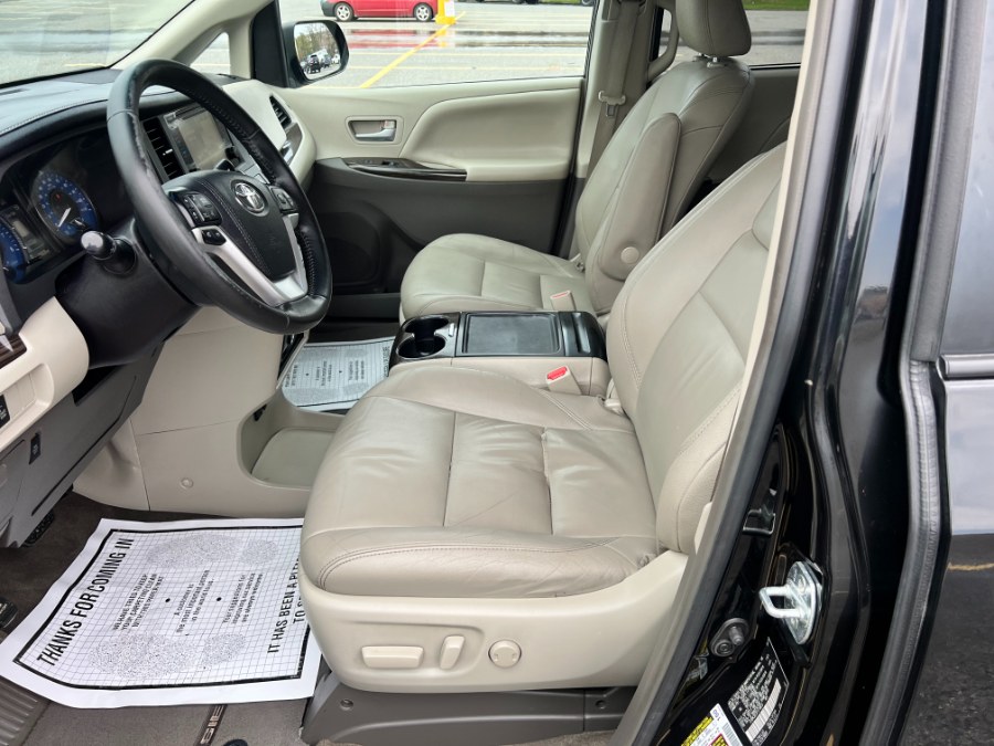 2015 Toyota Sienna 5dr 7-Pass Van XLE Premium AWD photo