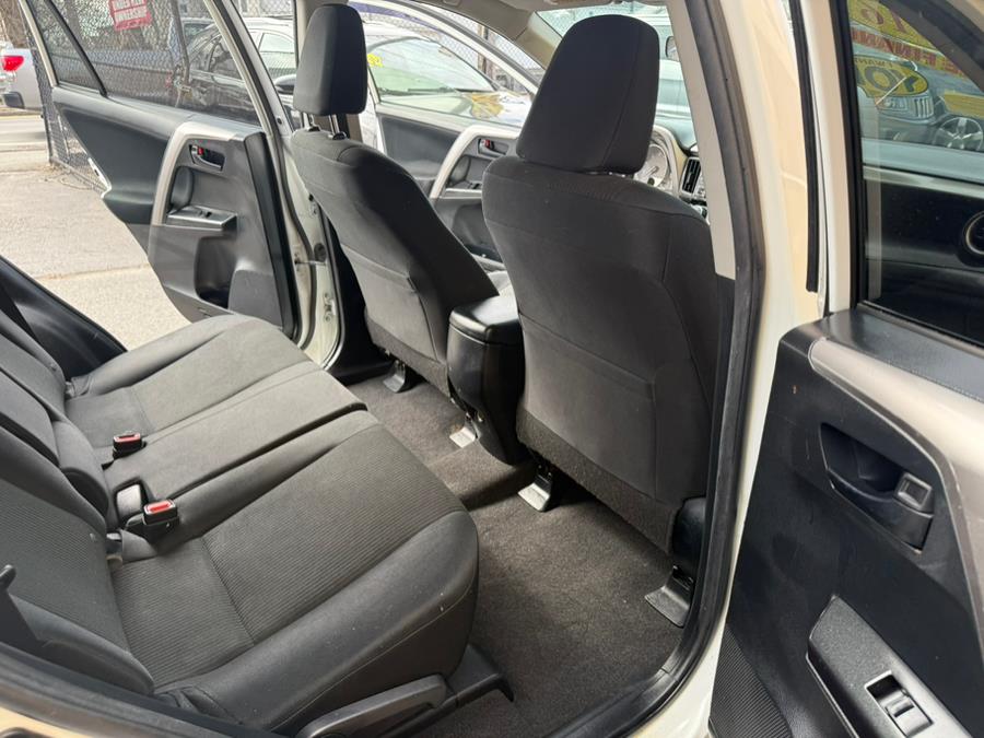 2016 Toyota RAV4 AWD 4dr LE (Natl) photo
