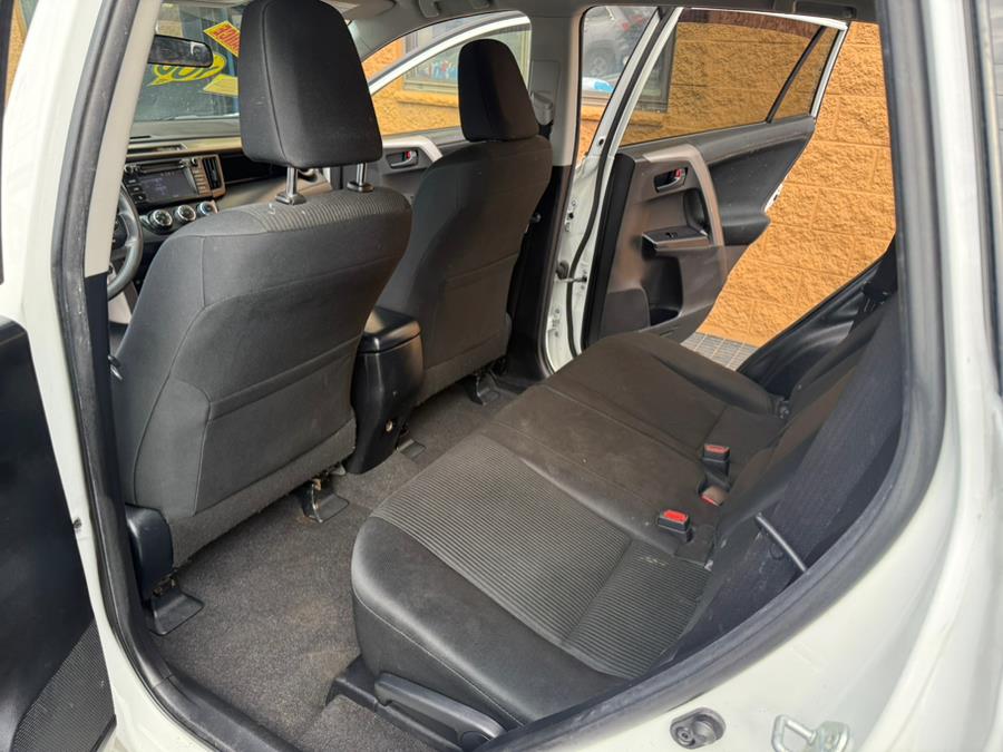 2016 Toyota RAV4 AWD 4dr LE (Natl) photo