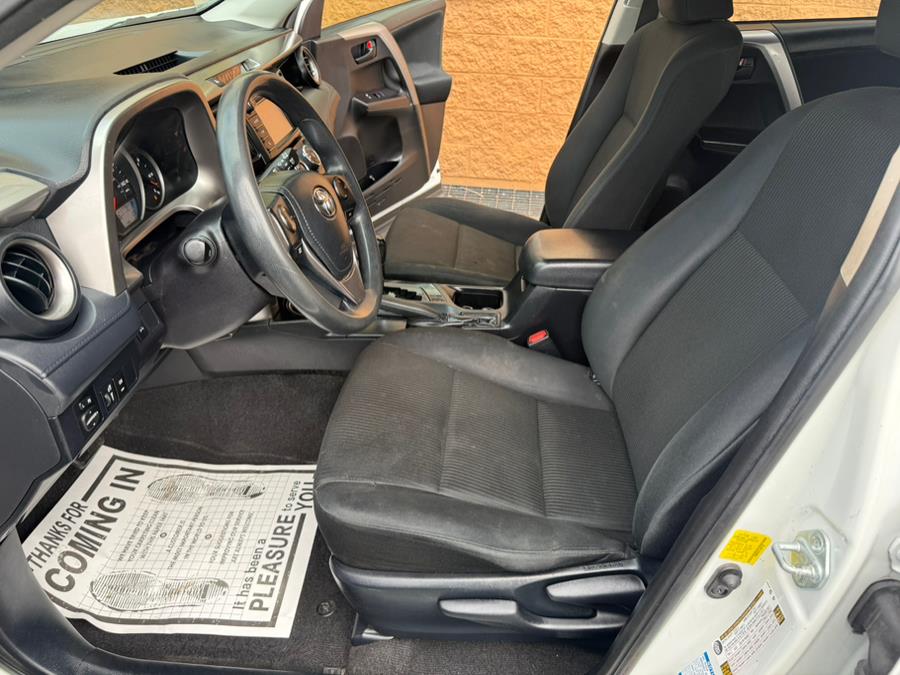 2016 Toyota RAV4 AWD 4dr LE (Natl) photo