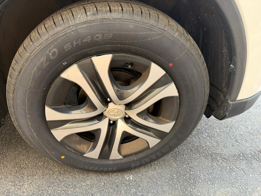 2016 Toyota RAV4 AWD 4dr LE (Natl) photo