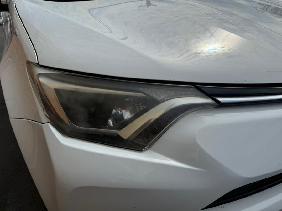 2016 Toyota RAV4 AWD 4dr LE (Natl) photo