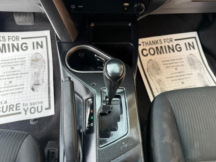 2016 Toyota RAV4 AWD 4dr LE (Natl) photo