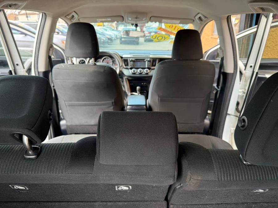 2016 Toyota RAV4 AWD 4dr LE (Natl) photo