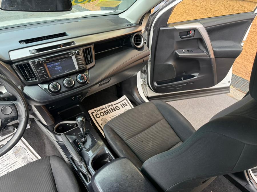 2016 Toyota RAV4 AWD 4dr LE (Natl) photo