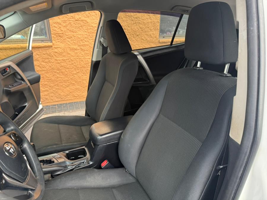 2016 Toyota RAV4 AWD 4dr LE (Natl) photo