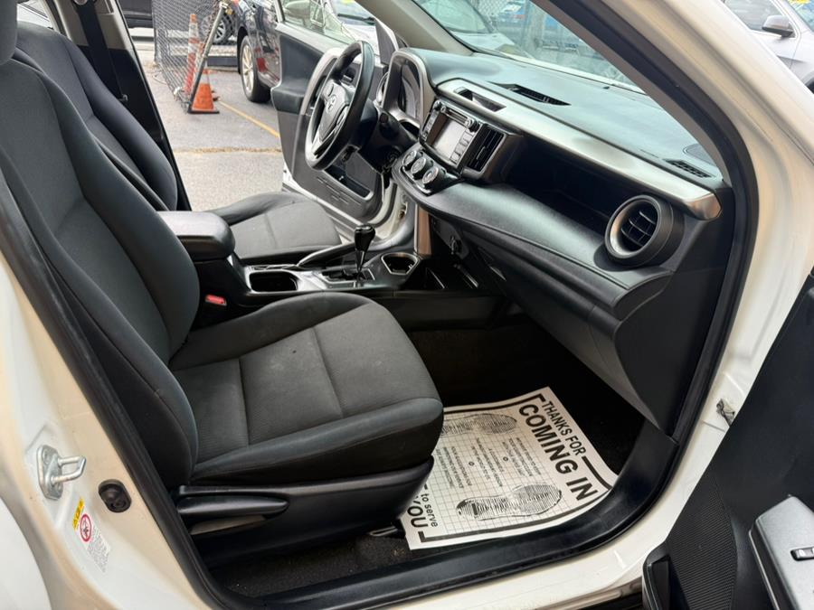2016 Toyota RAV4 AWD 4dr LE (Natl) photo