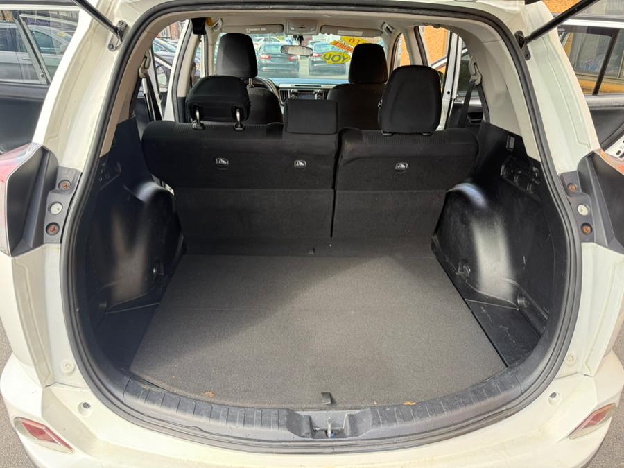 2016 Toyota RAV4 AWD 4dr LE (Natl) photo