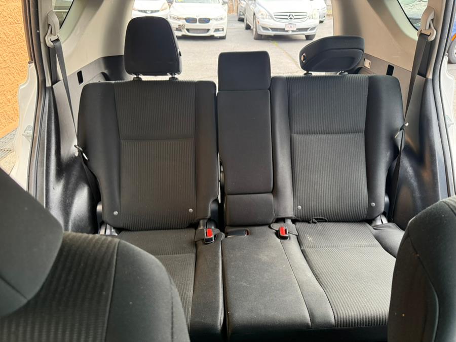 2016 Toyota RAV4 AWD 4dr LE (Natl) photo