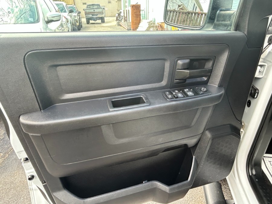 2015 RAM 1500 4WD Quad Cab 140.5
