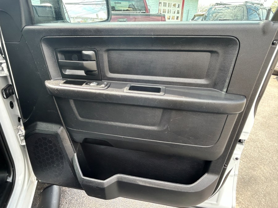2015 RAM 1500 4WD Quad Cab 140.5
