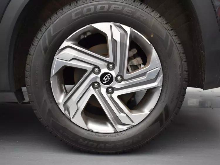 2023 Hyundai Santa Fe SEL Sport Utility 4D photo