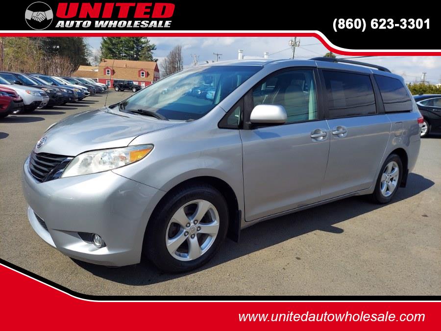 2012 Toyota Sienna LE 7-Passenger Auto Access Sea photo