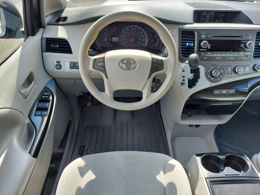 2012 Toyota Sienna LE 7-Passenger Auto Access Sea photo